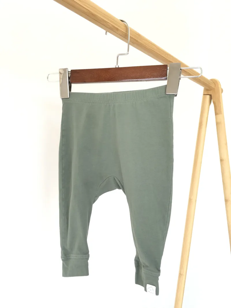 Green Leggings กางเกงเลกกิ้ง สีเขียว