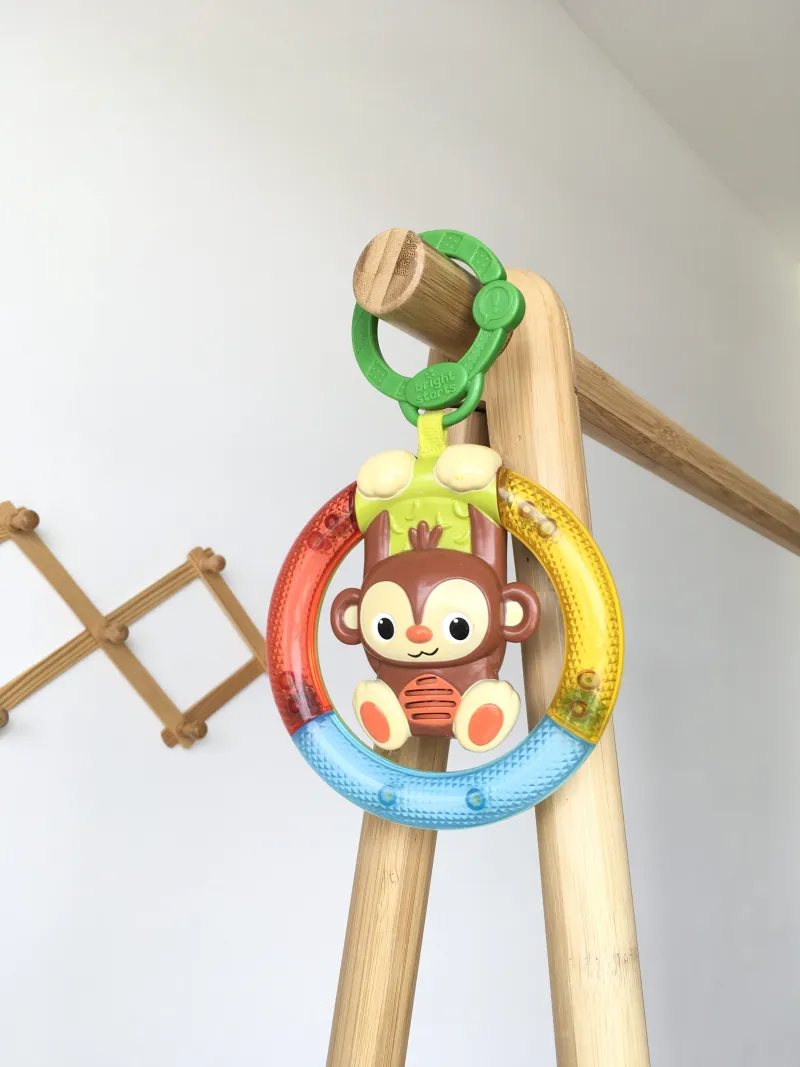 Bright Starts Shake And Glow Monkey Toy ที่แขวนคาร์ซีทและรถเข็นเด็ก