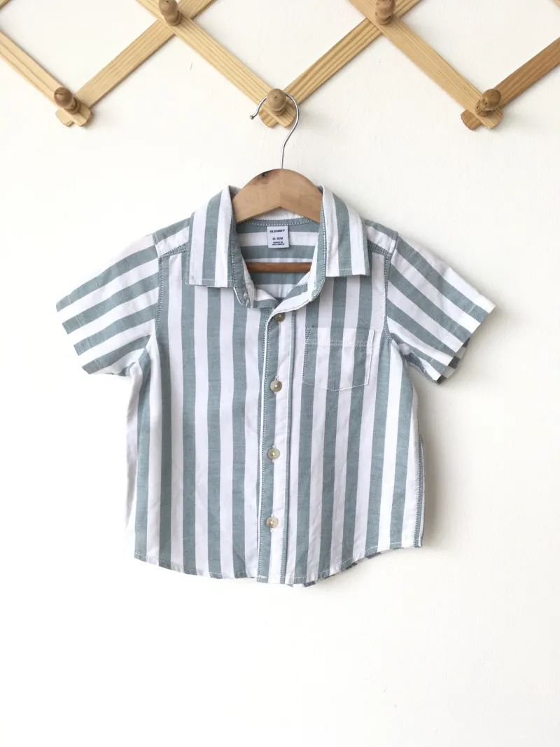 Straight line Shirt เสื้อเชิ้ต ลายเส้นตรง