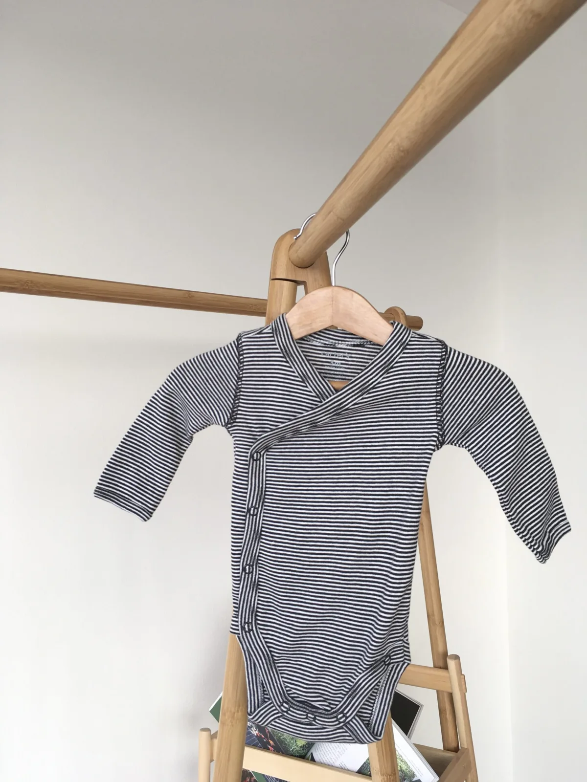 Striped Body suit ชุดบอดี้สูทคอจีนขาสั้นลายทาง