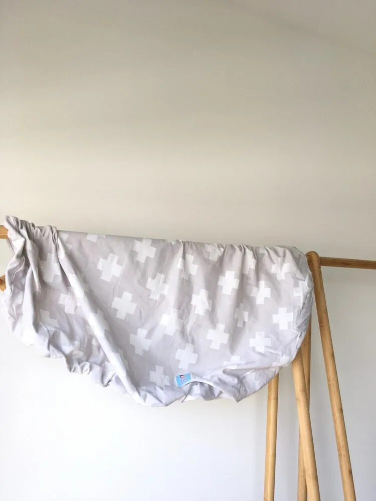 Swiss Cross in Gray Bed Sheet ผ้าปูที่นอนสำหรับเด็ก