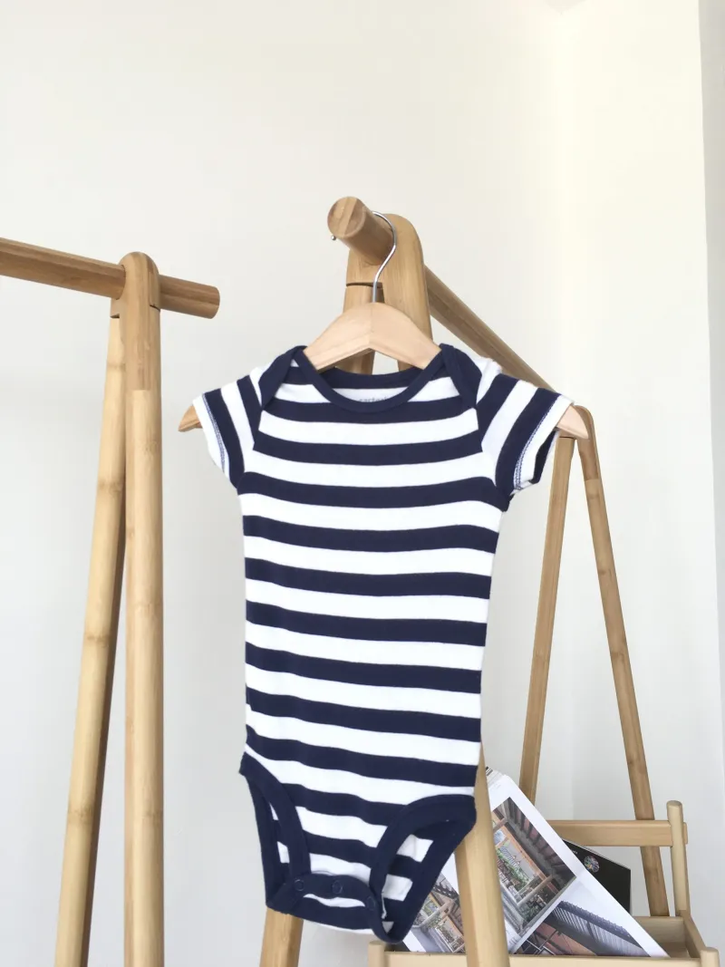 Striped Body suit ชุดบอดี้สูทคอกลมขาสั้นลายขวาง