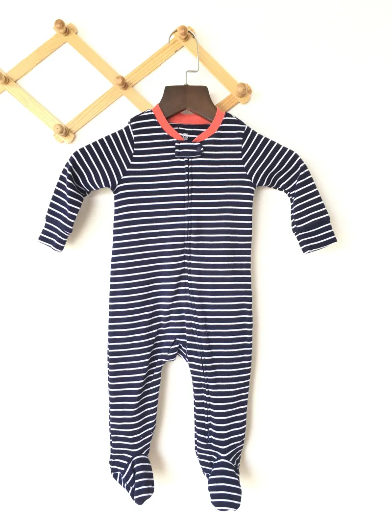 Striped Pajamas ชุดนอนคอวีขายาว ลายขวาง