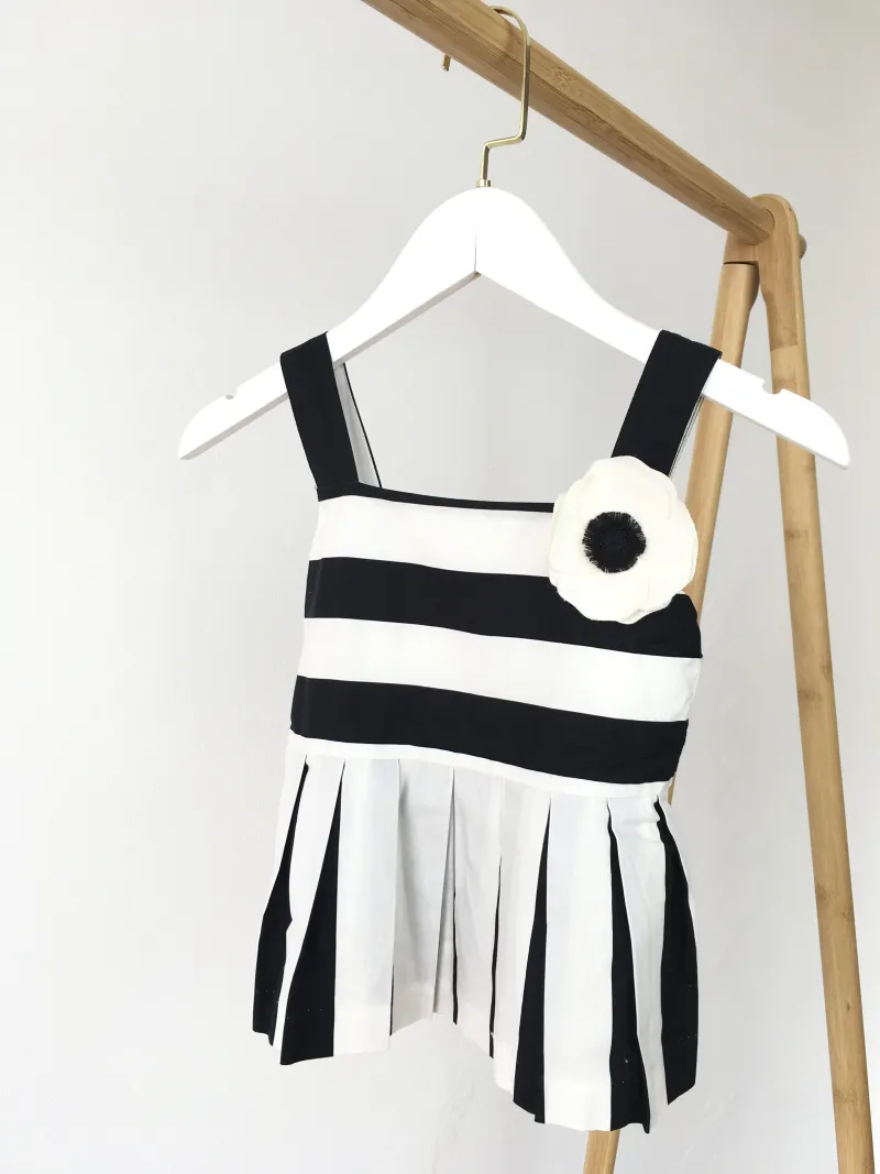 RUFFLE STRAP TOP เสื้อครอปสายเดี่ยว