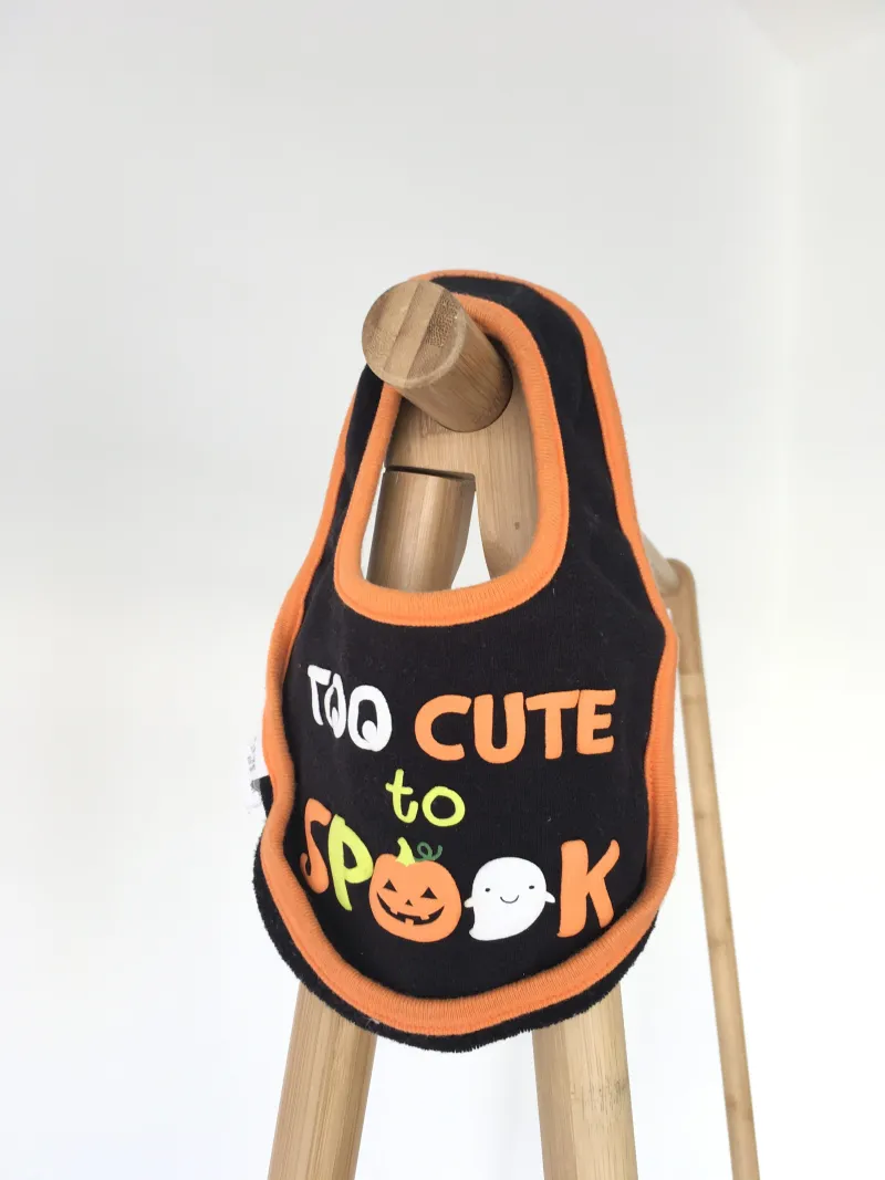 "Too Cute to Spook" Baby Bib ผ้ากันเปื้อนเด็ก