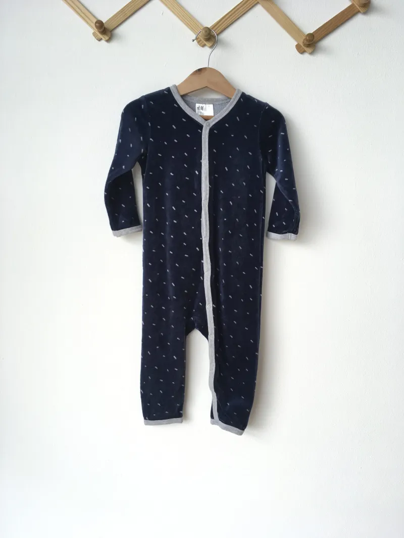 Linear Pajamas ชุดนอนคอกลมขายาวลายเส้นตรง