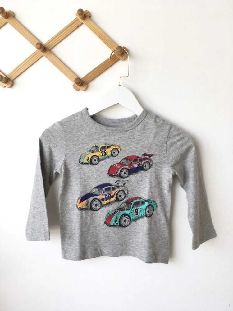 Long sleeve t-shirt with car print เสื้อยืดแขนยาวลายรถ