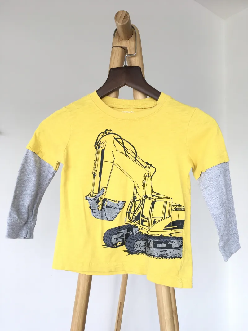 Yellow long sleeve shirt เสื้อแขนยาวสีเหลืองรูปรถ