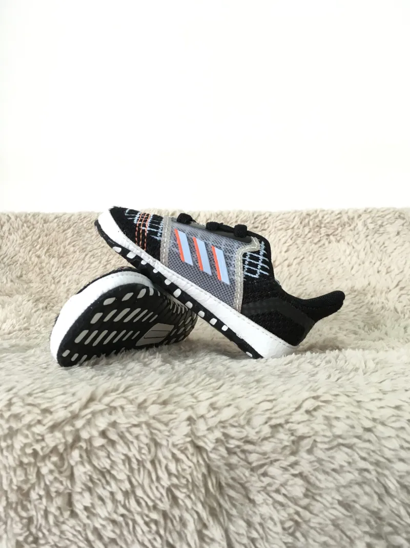 รองเท้าผ้าใบเบบี้พื้นกันลื่น Adidas