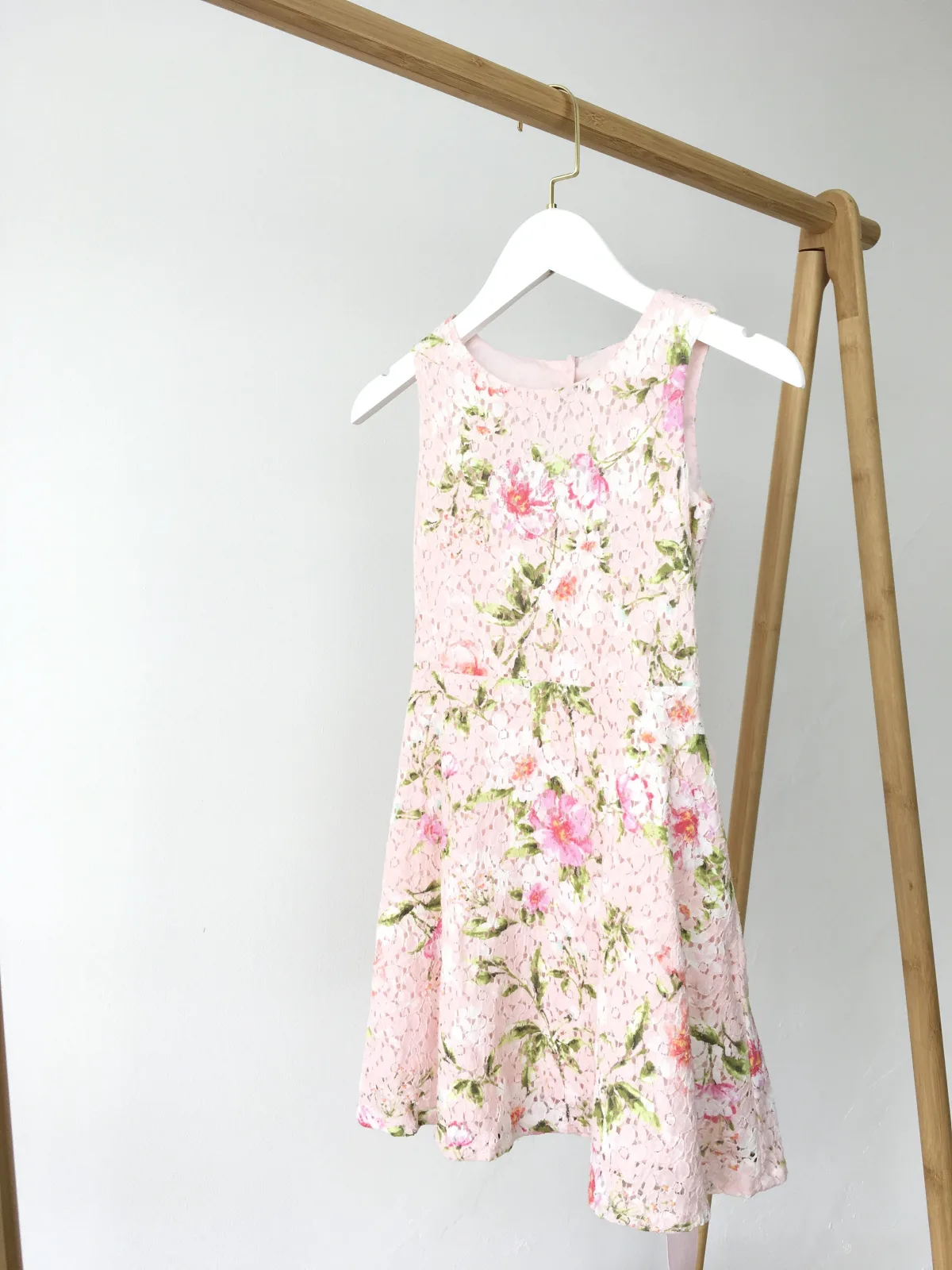 Flower Dress ชุดเดรส ลายดอกไม้
