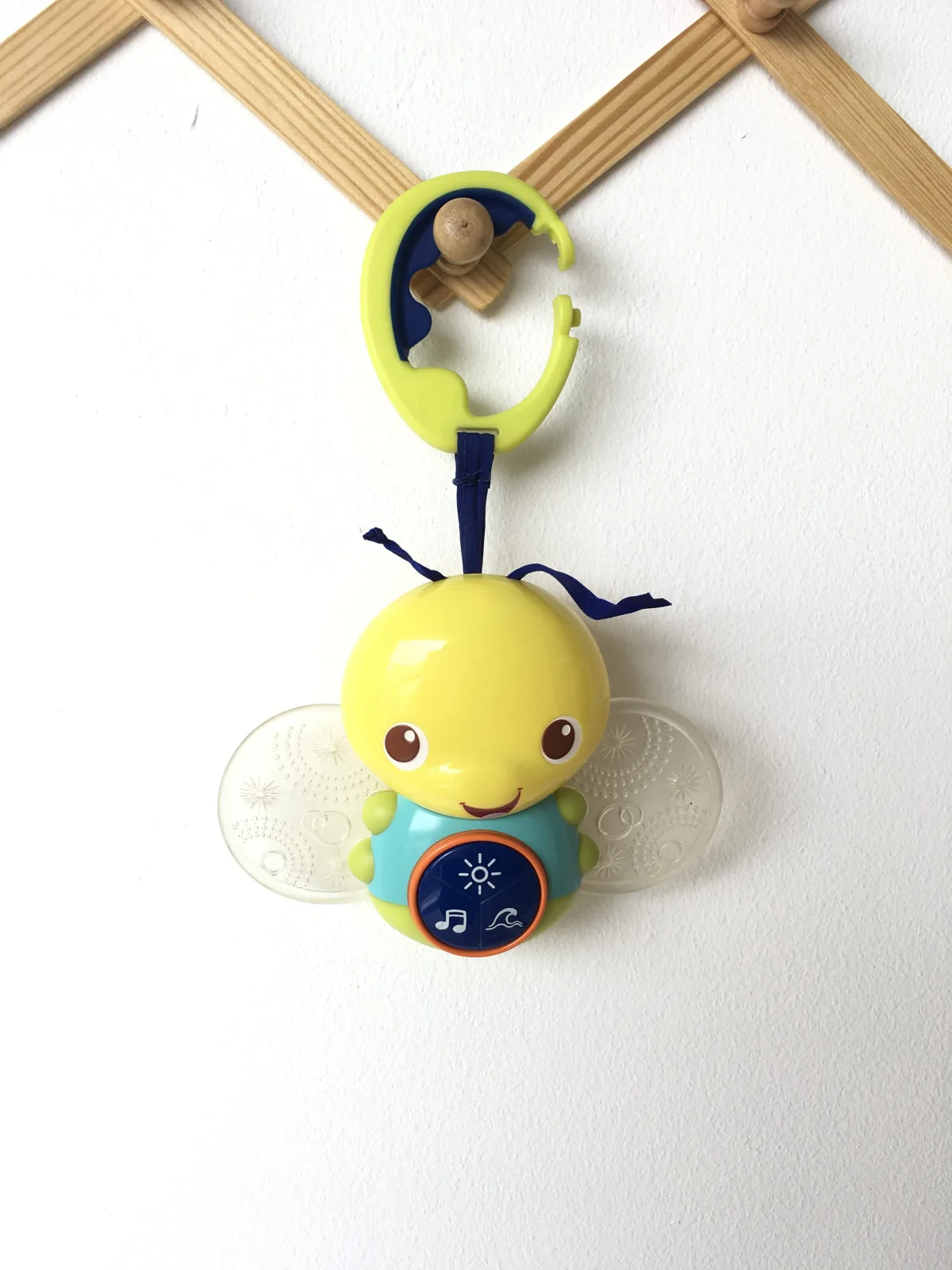 Beaming Buggie Take-Along Toy ผึ้งของเล่นสำหรับเด็ก