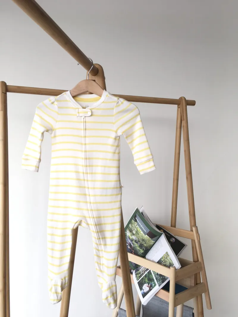 Striped Pajamas ชุดนอนคอวีขายาว ลายขวาง