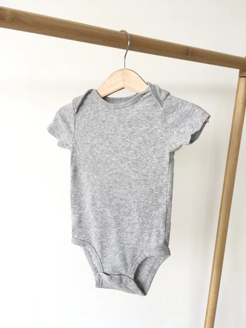 Gray Bodysuit ชุดบอดี้สูทขาสั้น สีเทา