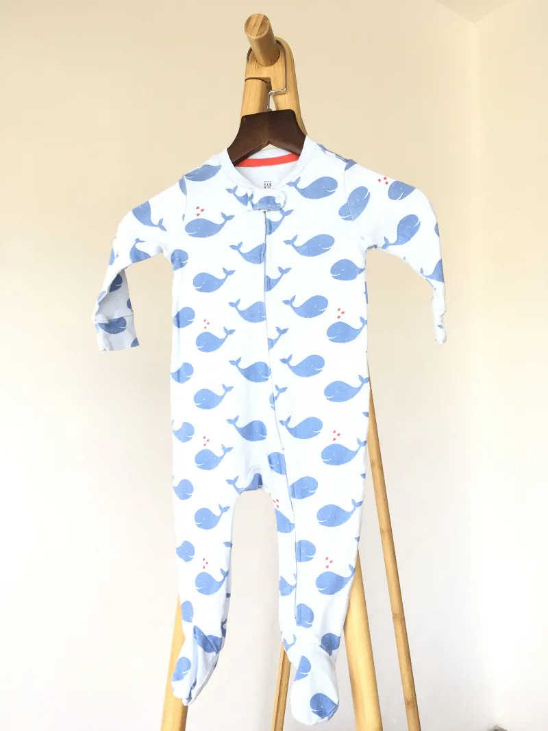 Whales Pajamas ชุดนอนคอวีขายาว ลายวาฬ